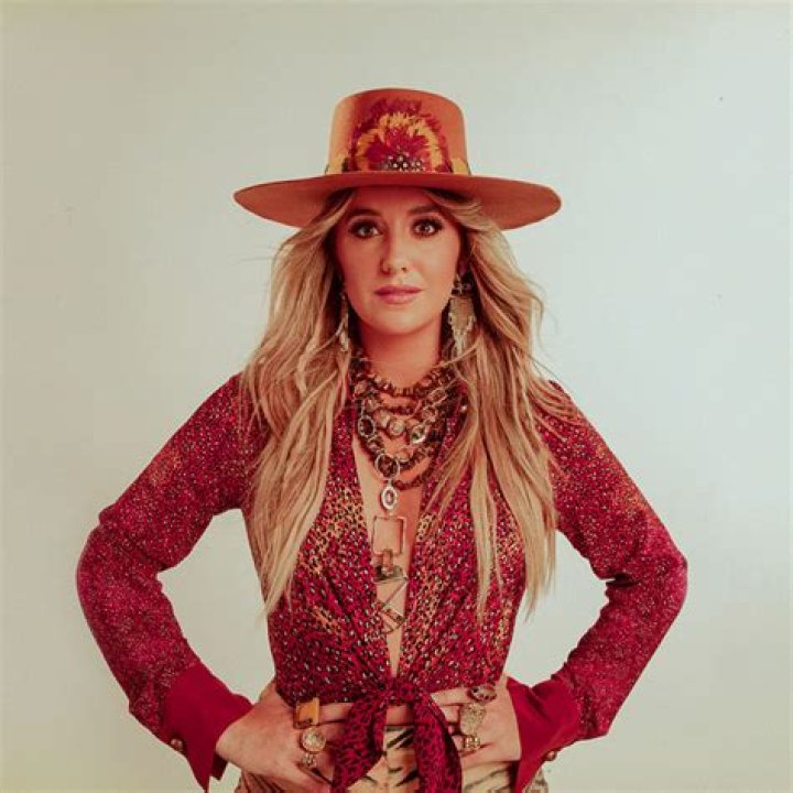 Lainey Wilson Age, Weight, Parents, Boyfriend, Net Worth